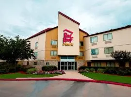 Red Roof Inn PLUS+ Houston - Energy Corridor