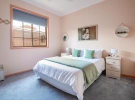 Family Beach House Near Barwon River & Beaches、バーウォンヘッズのホテル