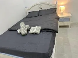 Lovely and cosy brandnew room if no one book in other 2 rooms you willl stay by yourself in the whole house