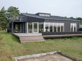 Nice Home In Ebeltoft With 5 Bedrooms And Internet