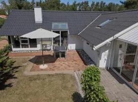 Amazing Home In Ebeltoft With 3 Bedrooms And Wifi