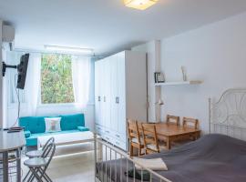 Herzliya Pituach Beach Studio, hotel v destinaci Herzliya B
