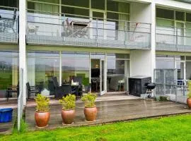 Beautiful Ground-Floor Holiday Apartment With A Sea View,