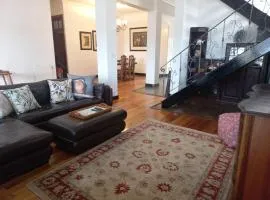 Jakess Place modern comfortable sunny 3-bedroom house in Kensington