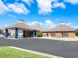 Quality Inn & Suites Fayetteville I-95, hotel v destinaci Fayetteville