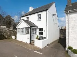 Pippin Cottage - Character Cottage with the spirit of the sea