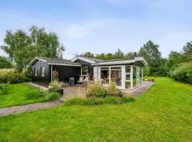 Njoy Your Holiday In A Charming And Well-Maintained Holiday Home Near The Child-Friendly Begtrup Vig Beach Surrounded By Nature And Tranquillity