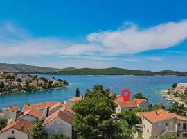 Four-Bedroom Holiday Home In Zaboric