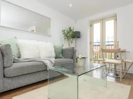 Central Leeds Duplex with Fantastic Canal Views