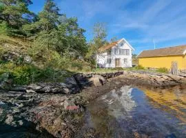 Lovely Home In Stillingsön With Wifi