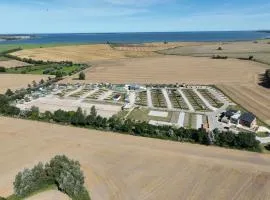 Prima Resort Boddenblick - Camping-Stellplätze - Tiny Houses & Ferienwohnungen in Ostsee Nähe