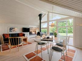 Summer House Close To Nature And Beach, ξενοδοχείο σε Dronningmølle