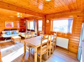 Peaceful Cowslip Lodge - Finlake Spa Resort in Devon, hotel v destinaci Chudleigh