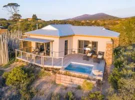 Garden Route Game Lodge、Albertiniaのシャレー