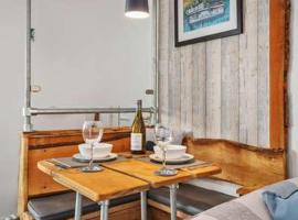 Seaward Apartment, hotel in Pembrokeshire