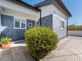 GuestReady - A classic Portuguese-style home, Hotel in Ílhavo
