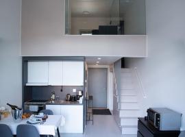 Elegant Penthouse Loft - Near the Airport, hotel ve Vantaa