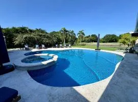 Villa Solara 6 - Luxury 6 Bedroom Villa with Pool, Golf & Lake View
