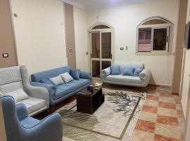 شقة فندقية ٣ غرف, hotel Manshīyat as Sādāt városában