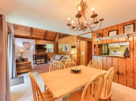 Snowshoe Cabin with Resort Perks - Ski, Tube and More!, hotel v destinaci Dunmore