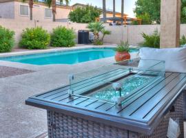 Pet friendly 3br 2ba Private optional heated Pool BBQ grill Golf Clubs close to park、カサグランデのホテル