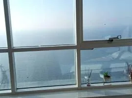 Luxury Room by the Sea Stunning View, King Bed, and Cozy Living Space - Room inside Apartment
