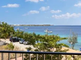 Bonaire Beach Apartment 11 with communal pool and diving facilities