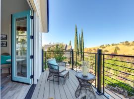 Steps to Sutter Creek Chic Wine Country Cottage, hotel v destinaci Sutter Creek