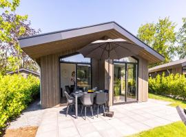 Chalet by Pond with Sauna、フェルトホーフェンのシャレー