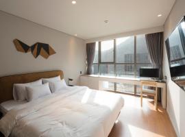 Hound Hotel Changwon Jinhae, hotel v destinaci Čchangwon