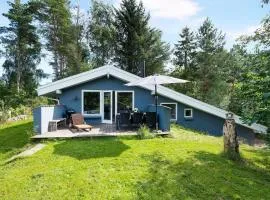 Cozy Split-Level Holiday Home With Spa Close To The Beach And Mols Bjerge