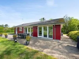 Awesome Home In Ebeltoft With 3 Bedrooms, Internet And Sauna