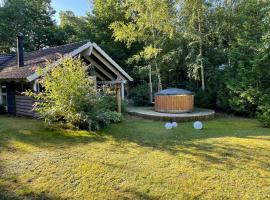 Stunning Home In Rønde With 3 Bedrooms And Wifi, hotel v destinaci Rønde