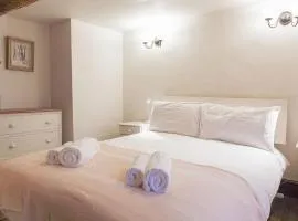 Honeypot Cottage - Charming Bolthole in Stow!