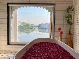 Natural Lake View Hotel, hotel em Udaipur