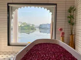 Natural Lake View Hotel