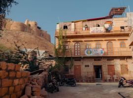 Crazy Camel Hotel & Safari, bed and breakfast i Jaisalmer