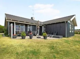 Nice Home In Ebeltoft With 3 Bedrooms And Wifi