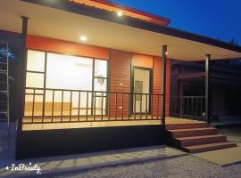 เฟรนด์แคมป์เขาค้อ, ξενοδοχείο σε Ban Thung Samo