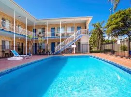 Coasters 18 - steps from downtown Sawtell