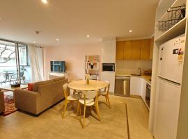 Luxury 2BR apartment in the heart of CBD, hotel with hot tubs in Adelaide