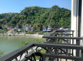 Anh Như Hostel Cat Ba, hotel v destinaci Cát Bà