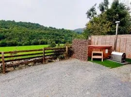 Cader Mountain View Cottage with Hot Tub in Snowdonia