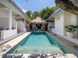 The Hepburn Stylish Single Room Guesthouse with Shared Pool 900m from Seminyak Beach