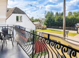 3 Bedroom Lovely Apartment In Wiselka, Hotel in Wisełka