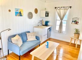 Eleuthera Retreat - Private Villa & Cottages on pink sand beachfront, Hotel in North Palmetto Point