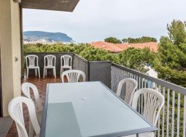 M036 - Marcelli, quadrilocale a 30m dal mare, hotel em Marcelli