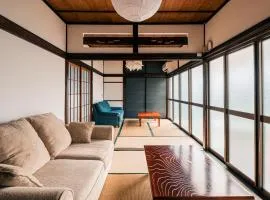 Japanese Local House - 奥葉山の一棟貸しの隠れ家宿 - 静かな縁側と和室