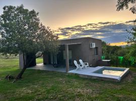 caba&ntilde;as La Amelia Premium con piscina privada 2 personas, aparthotel in Mina Clavero