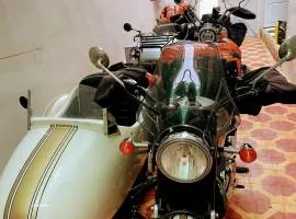 Spacious Apartment with Motorcycle Garage, Free Parking, and Air Conditioning